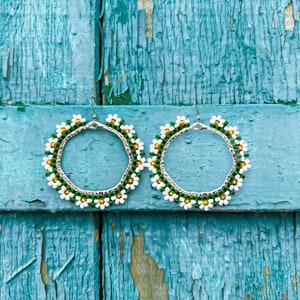 DIY Kit green hoop boho daisy Bead Earrings, white flowers chamomile Spring Earrings making Craft gift, beadwork Native American Earrings image 3