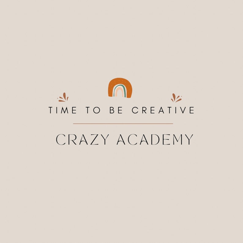 Może przedstawiać: Logo z tekstem "Time to be Creative" i "Crazy Academy" ze stylizowaną tęczą w kolorze pomarańczowym, r&oacute;żowym, zielonym i niebieskim.