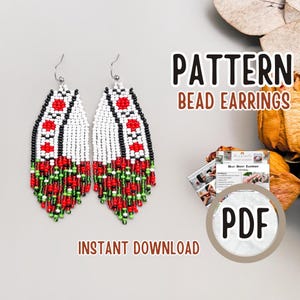 Puede incluir: Pendientes de cuentas hechos a mano con un patrón blanco, rojo, negro y verde. Los pendientes tienen flecos en la parte inferior y se muestran con un patrón PDF. El texto "PATTERN BEAD EARRINGS" y "INSTANT DOWNLOAD" es visible.