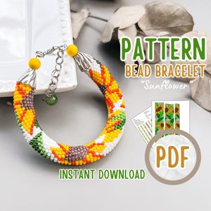Pode incluir: Uma pulseira de contas com um padrão de girassol, com contas amarelas, laranja, brancas e verdes. A pulseira tem um fecho prateado e contas amarelas nas extremidades. A imagem também inclui o texto "PATTERN BEAD BRACELET 'Sunflower'" e "INSTANT DOWNLOAD".