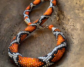 ビーズクロッシェの赤い蛇のネックレスとブレスレットを作るキット
