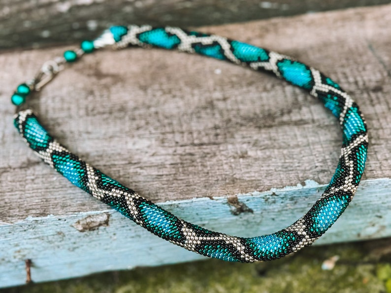 KIT pour fabriquer un collier et un bracelet de serpent bleu azur au Crochet de perles Fabrication de bijoux Artisanat adulte Bijoux de corde bricolage image 3
