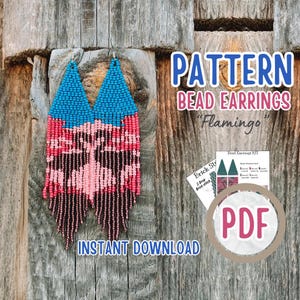 Può includere: Un modello di download digitale per orecchini a perline. Gli orecchini sono rosa, blu e marroni con un design "Flamingo". Il modello è disponibile per il download in PDF.