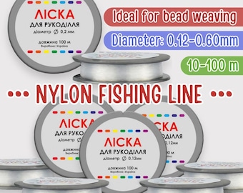 Könnte beinhalten: Eine Spule mit klarem Nylon-Angelgarn zum Perlenweben. Das Etikett lautet "Liska zum Perlenweben" und "Durchmesser 0,12 mm, Länge 100 m".