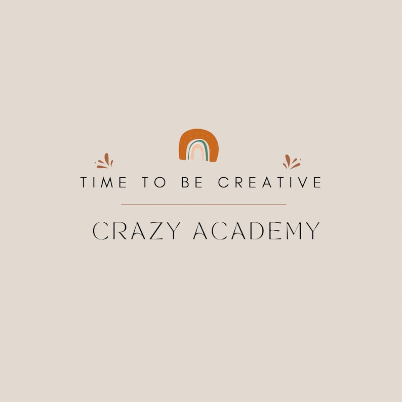 以下が含まれることがあります： 「TIME TO BE CREATIVE」というテキストが線の上にあり、「CRAZY ACADEMY」というテキストが線の下にあるロゴ。オレンジ、ピンク、グリーンのスタイリッシュな虹がテキストの上に中央に配置されています。