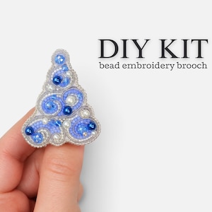 DIY vinterblå granbroderikit med brosch, julgransnål med pärlor, broderikit med fröpärlor, pysselgåva