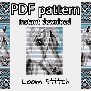 Könnte beinhalten: PDF-Muster für ein gewebtes Perlenprojekt mit einem Pferd. Das Muster zeigt ein weißes Pferd vor blauem Hintergrund. Der Text "PDF-Muster Sofort-Download" und "Weben auf Webstuhl" ist ebenfalls im Bild enthalten.