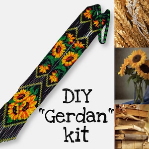 Puede incluir: Kit de bricolaje "Gerdan" con un collar de cuentas con un patrón de girasol. El collar es negro con cuentas amarillas, verdes y naranjas. El kit incluye instrucciones y materiales para crear el collar.