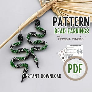Könnte beinhalten: Perlen-Ohrringe in Schlangenform in Schwarz, Grün und Weiß mit silbernen Haken. Das Bild zeigt den Text "PATTERN BEAD EARRINGS Green snake" und "INSTANT DOWNLOAD".
