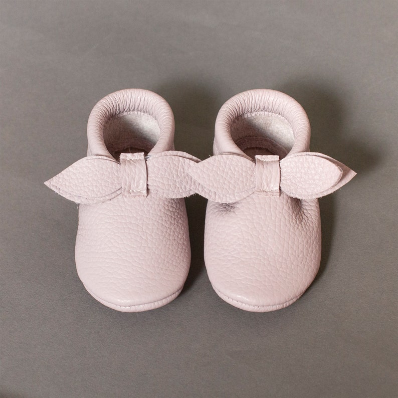 Personalized Baby girl bow moccasins, Baby girl shoes, Italian leather, newborn, infant, toddler, Walker, Kids, Fall, Krabbelschuhe image 2