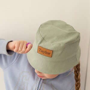 Benutzerdefinierte Name Sonnenhut für Kinder, personalisierte Sommerhut für Babys, Kleinkinder, Kinder Eimer Hut, Geschenk Baby Sommerhut für Mädchen und Jungen Bild 2