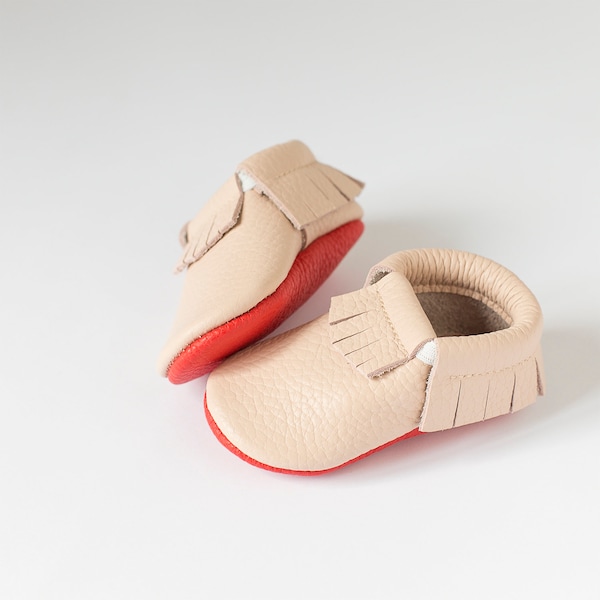 Light pink baby moccasins with red sole Newborn, infant, toddler soft shoes, chaussures bébé fille