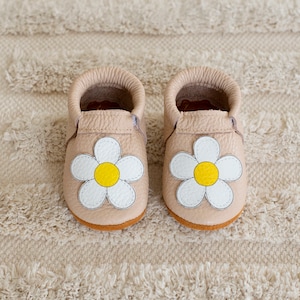 Daisy Leather Baby Moccasins For Newborn, Infant, Toddler Moccasins Girls Baby Shoes Girls, Birthday Baby Gift, Soft Sole Toddler Shoes