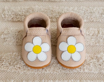 Daisy Leather Baby Moccasins For Newborn, Infant, Toddler Moccasins Girls Baby Shoes Girls, Birthday Baby Gift, Soft Sole Toddler Shoes