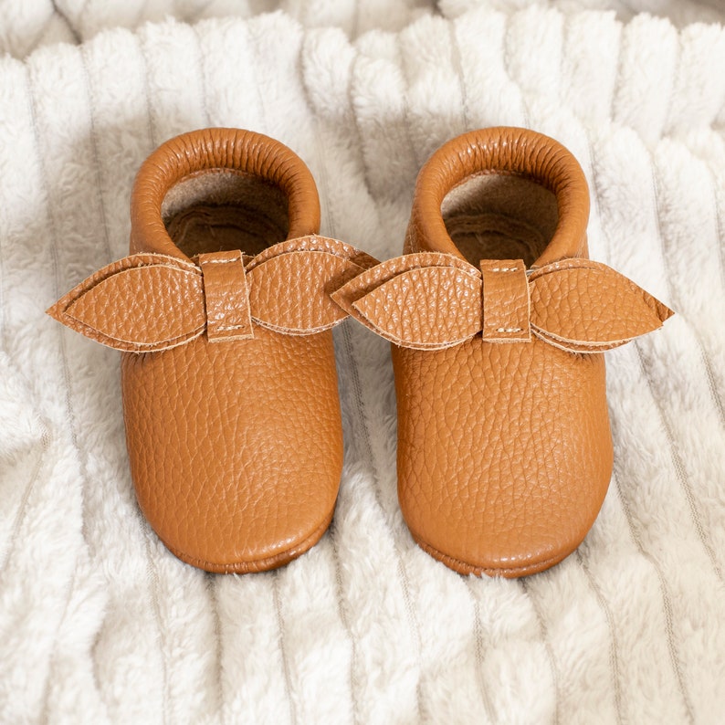 Personalized Baby girl bow moccasins, Baby girl shoes, Italian leather, newborn, infant, toddler, Walker, Kids, Fall, Krabbelschuhe image 1