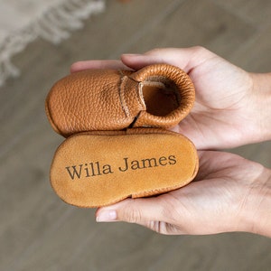 Custom Name Baby Shoes With Suede Sole, Custom Name, Newborn, Infant, Toddler, Birthday, Baby Shower Gift for Boys and Girls Baby Moccasins