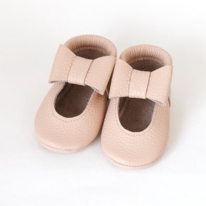 MJ with bow baby moccasins, Italian leather, newborn ,infant, birthday shoes, baby gift, summer moccasins, baby shower
