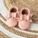 Baby girl moccasins, Baby moccasins with bow, custom name, Italian leather, newborn ,infant, toddler, Walker, girls moccasins, Krabbelschuhe 