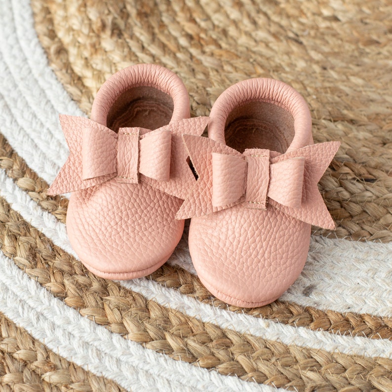 Baby girl moccasins, Baby moccasins with bow, custom name, Italian leather, newborn ,infant, toddler, Walker, girls moccasins, Krabbelschuhe 
