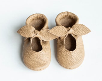 Baby bow sandals, baby moccasins, Italian leather, newborn, infant, birthday shoes, baby gift, summer moccasins, baby shower