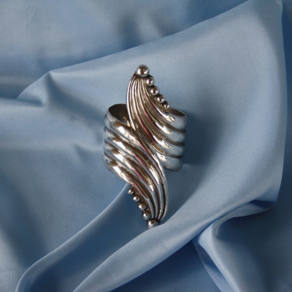 graceful previously loved sterling silver hinged … - image 2