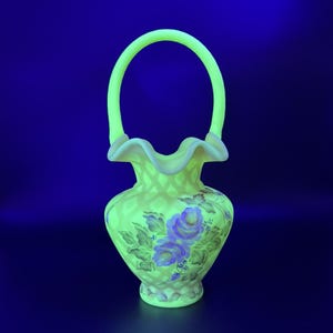 lovely Fenton Burmese ruffled basket with painted roses from the Heirloom Optic Collection with 2 Fenton family signatures UV reactive