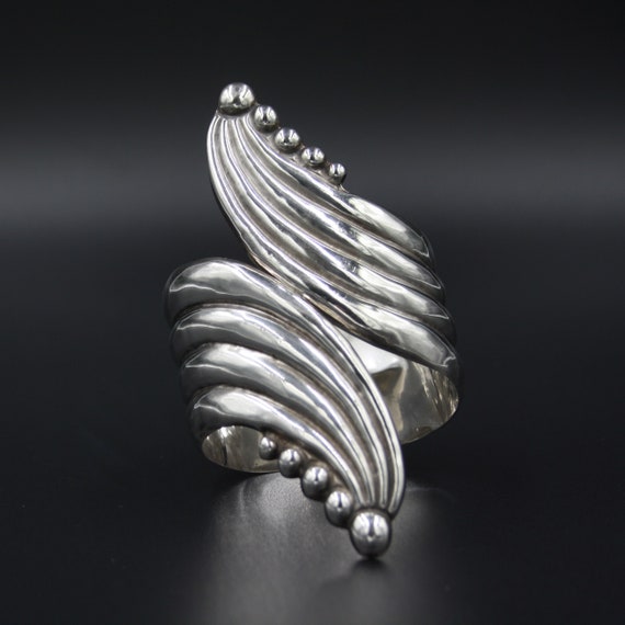 graceful previously loved sterling silver hinged … - image 1