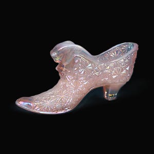 フェントン ピンクイリデセントガラス デイジー＆ボタン Slipper Fenton Iridescent Pink Glass Daisy and Button Cat Head