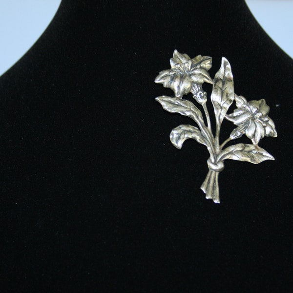enchanting vintage Danecraft sterling silver brooch in the shape of a bouquet of lilies, lilies symbolize devotion and purity, 35 grams TW