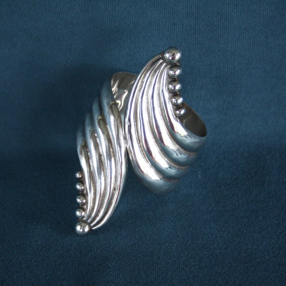 graceful previously loved sterling silver hinged … - image 6