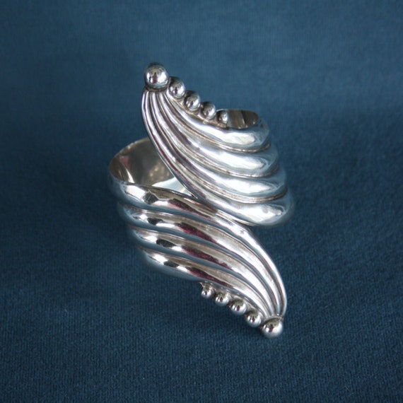 graceful previously loved sterling silver hinged … - image 5