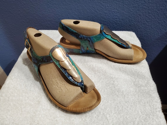 Comfortiva summit wedge best sale sandal