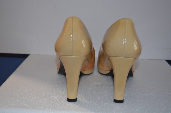 Stuart Weitzman Hummus Aniline Platform Pump, Siz… - image 3