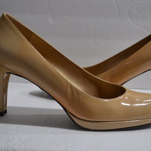 Stuart Weitzman Hummus Aniline Platform Pump, Size 9 Medium