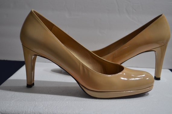 Stuart Weitzman Hummus Aniline Platform Pump, Siz… - image 1