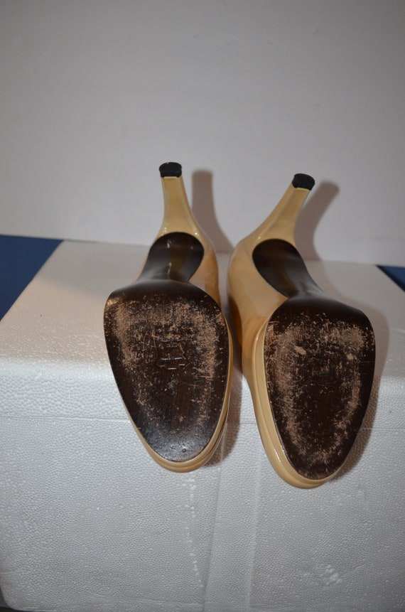 Stuart Weitzman Hummus Aniline Platform Pump, Siz… - image 6