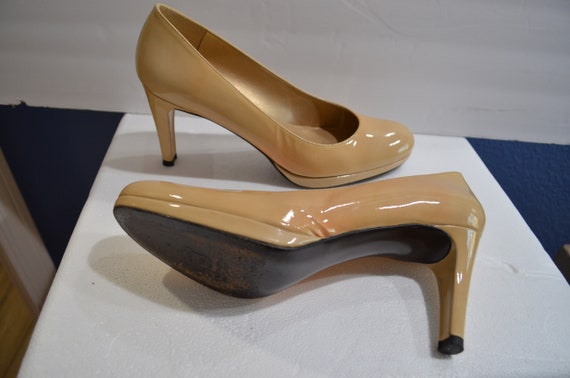 Stuart Weitzman Hummus Aniline Platform Pump, Siz… - image 4