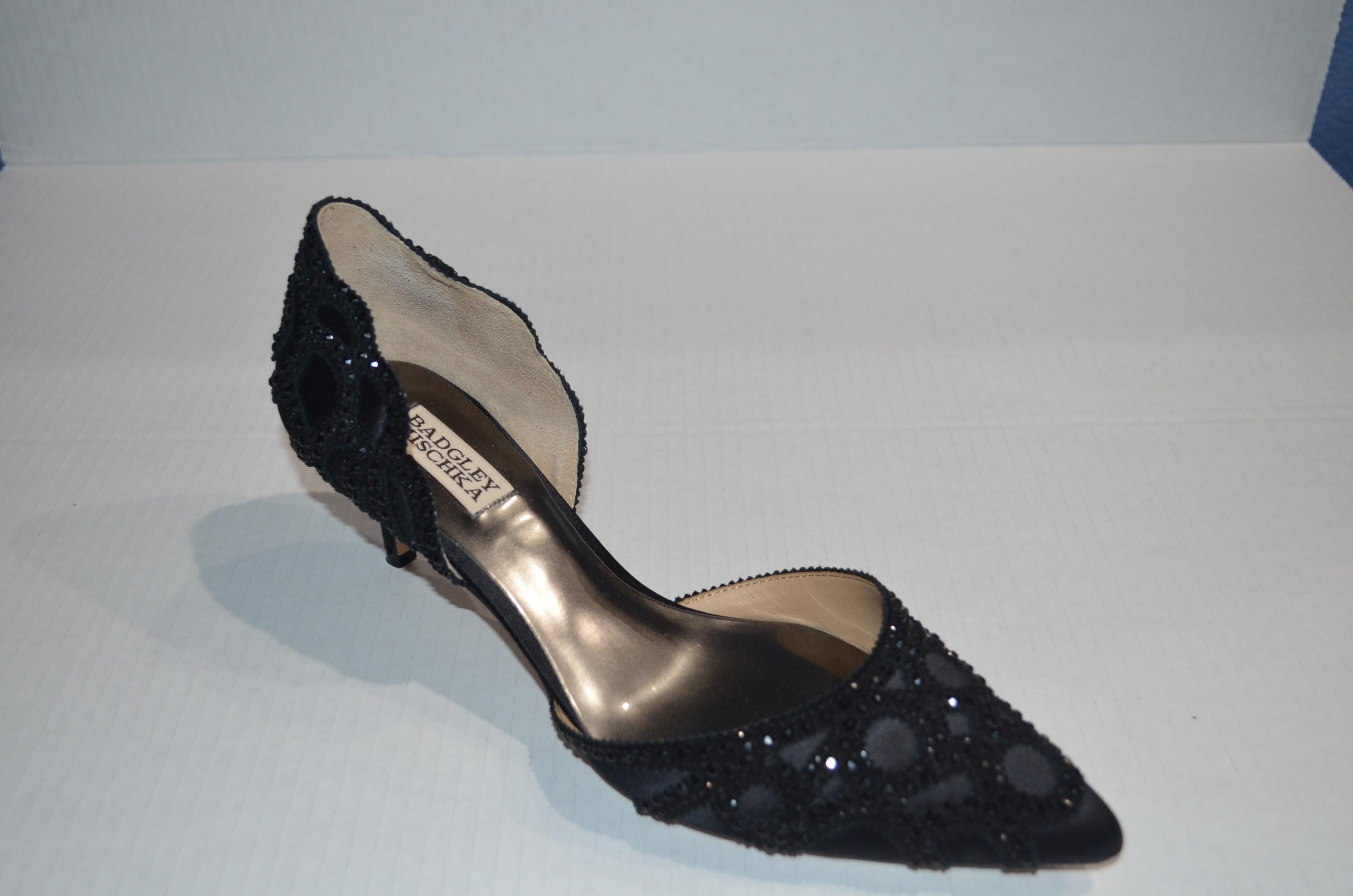 womens black pumps size 6