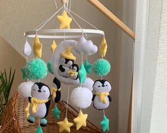 Pinguin Baby Mobile: Filzen mit Sternen und Wolken