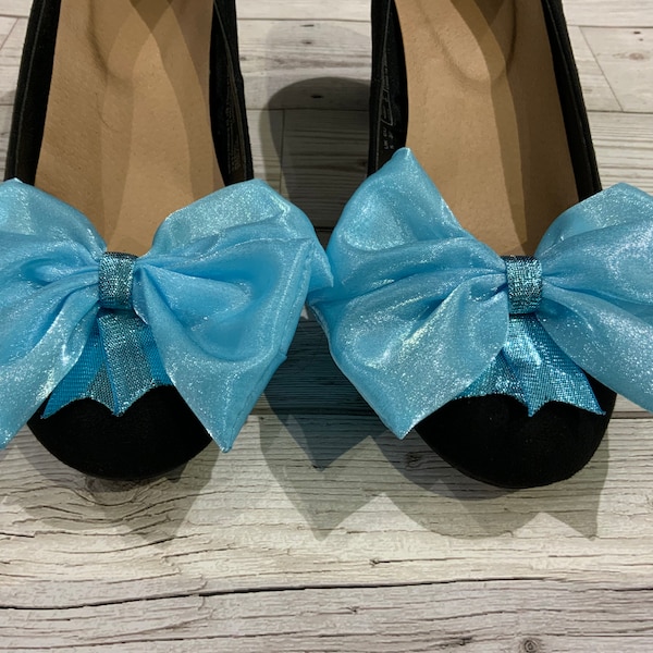 Princess clip on pair of shoe bows