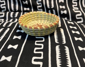 Mini keepsake coin Gullah Sweetgrass Basket made in Charleston South Carolina wedding favor lowcountry party