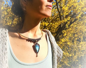 labradorite brass and macrame necklace // Labradorite on brass choker