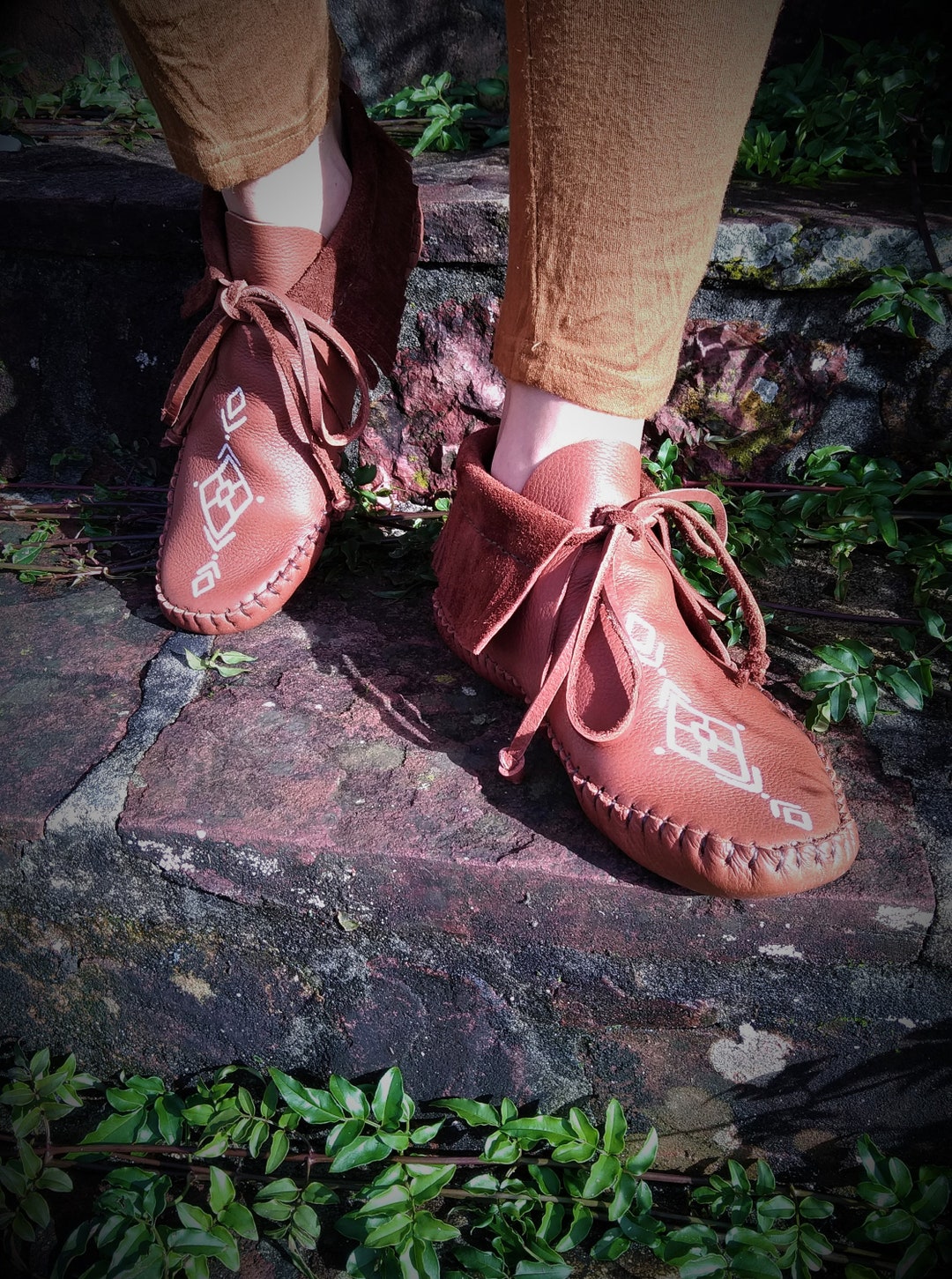 Handmade Grounding Shoes for Woman// Handmade Painted Leather Moccasins