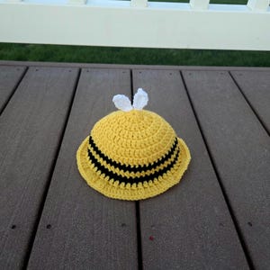 Bee Bucket hat