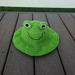 Sombrero de pescador con forma de rana