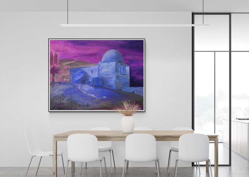Pode incluir: Uma pintura de um edif&iacute;cio azul com uma c&uacute;pula numa colina. O c&eacute;u &eacute; de um roxo e rosa vibrantes. O edif&iacute;cio &eacute; rodeado por &aacute;rvores e um caminho.