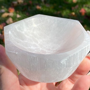 3 &quot;polierte sechseckige Selenit-Kristallschale, Selenit, die Kristallschale auflädt