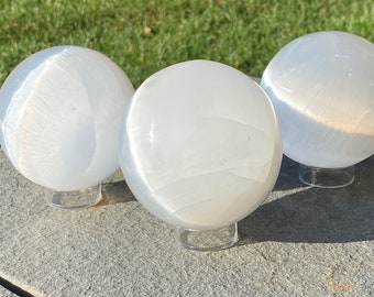 3" volledig natuurlijk gepolijste seleniet kristallen bol