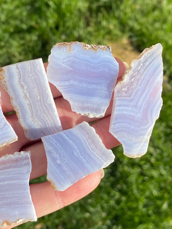 ナミビア産ミニ 1 インチ - 1.5 インチ ブルー レース アゲート