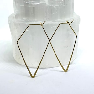 Pendientes, pendientes de latón, geométricos, neutros, aros, pendientes ligeros, modernos, regalo, joyería minimalista, joyería geométrica